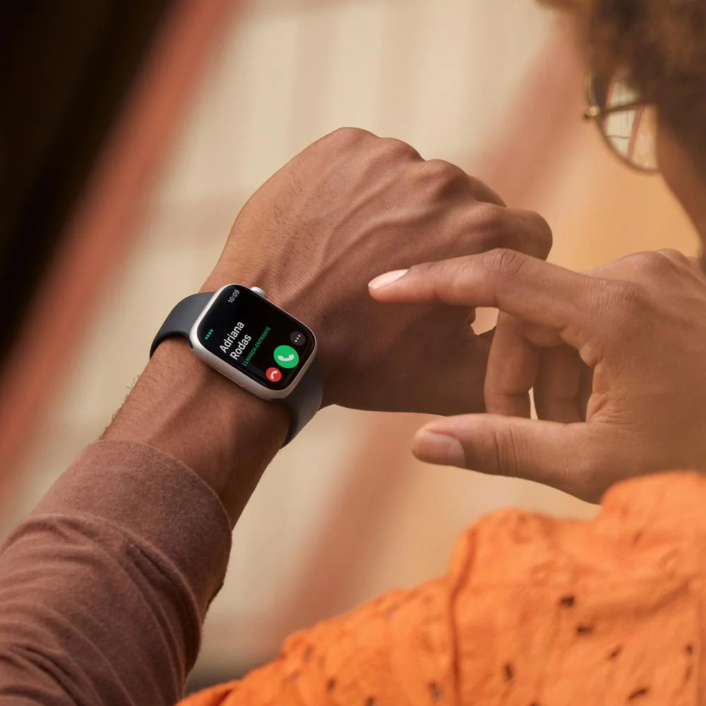 Apple Watch Series 8 (GPS + Cellular) - Caja de aluminio (PRODUCT)RED de 45 mm - Correa deportiva (PRODUCT)RED - Talla única - Image 4