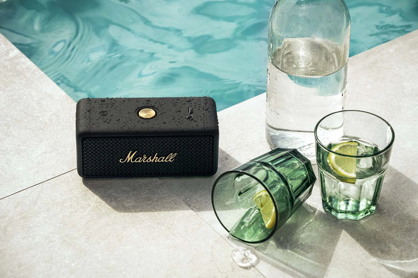 Parlante Marshall Emberton Portable Bluetooth 120/230V US Adapter - Negro/Latón - Image 6